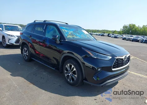 2021 Toyota Highlander Xle z USA, uszkodzony, nr VIN 5TDGZRBH1MS102373